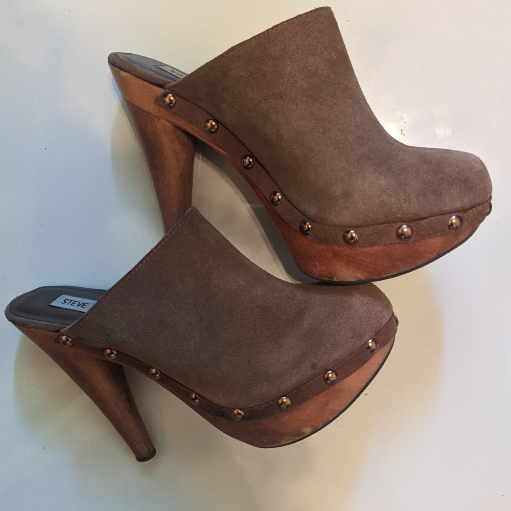 Suede fashionable clogs